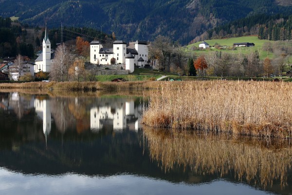 netter Ausblick über den See auf's Schloss
