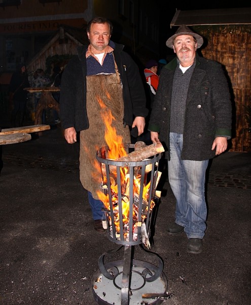 Feuer zum Aufwärmen - aber es gibt natürlich auch Glühwein