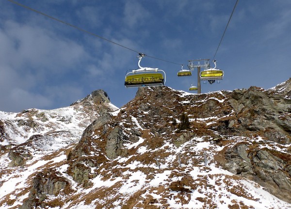 blauer Himmel wenig Schnee - Obertauern